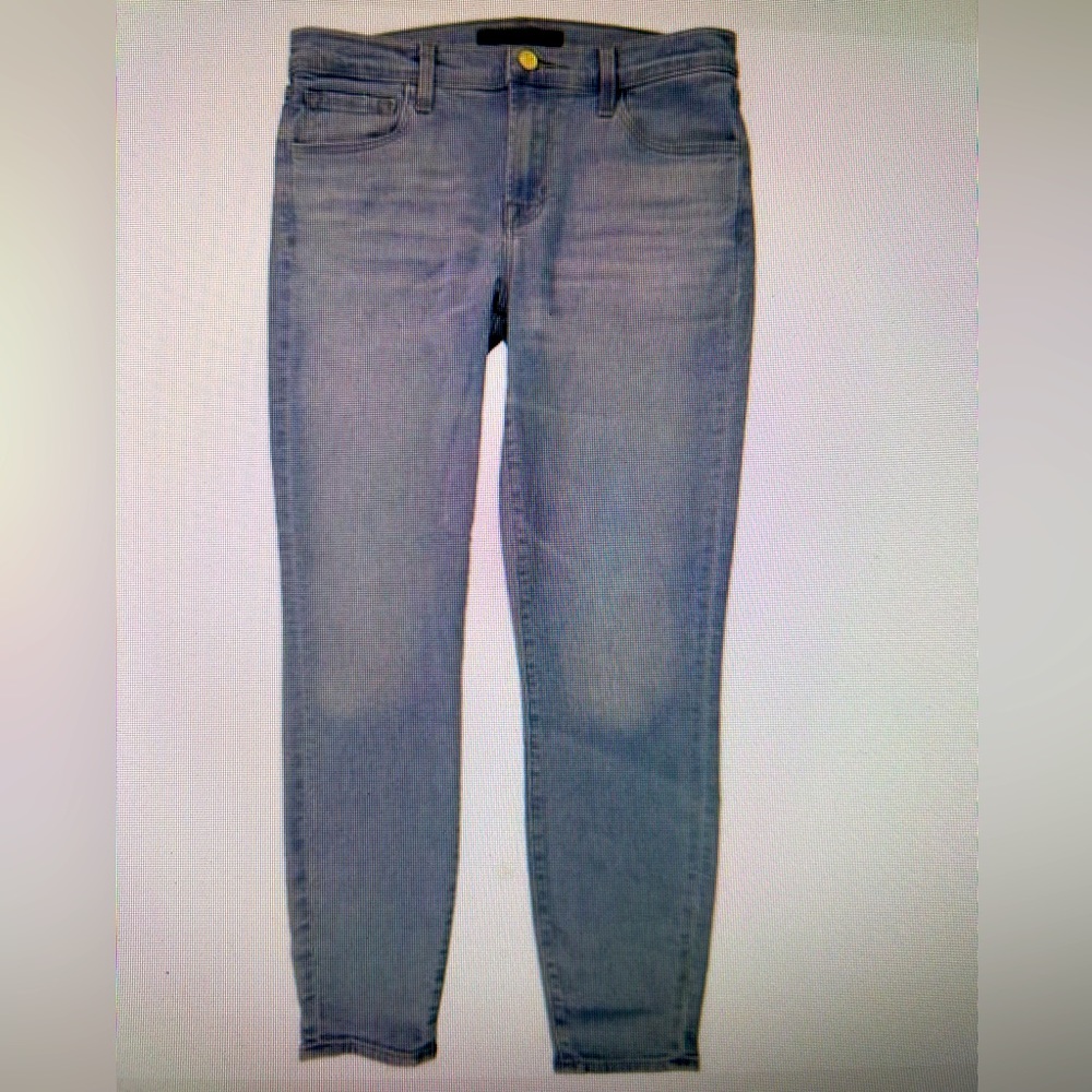 J. Brand women’s sustainable cropped jeans. Serial number JB003272. Size 30.
